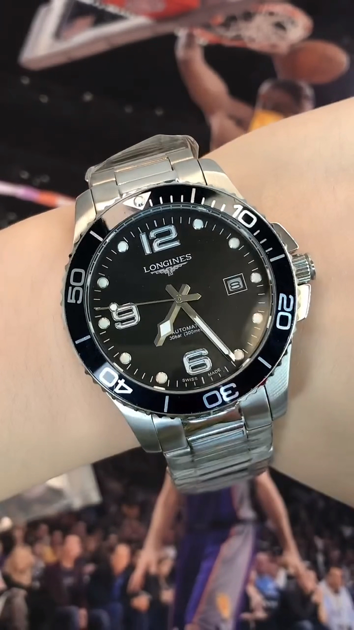 浪琴康卡斯系列黑色表盘显奢华气质