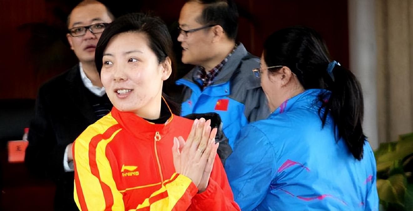 回顾冠军杜丽嫁给师弟从满脸痘蜕变成颜值女神38岁风韵犹存