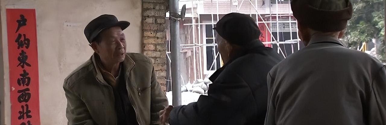 他摸向了身侧的床位,已经空无一人,连忙喊着:"妹泽子,妹泽子(南康方言