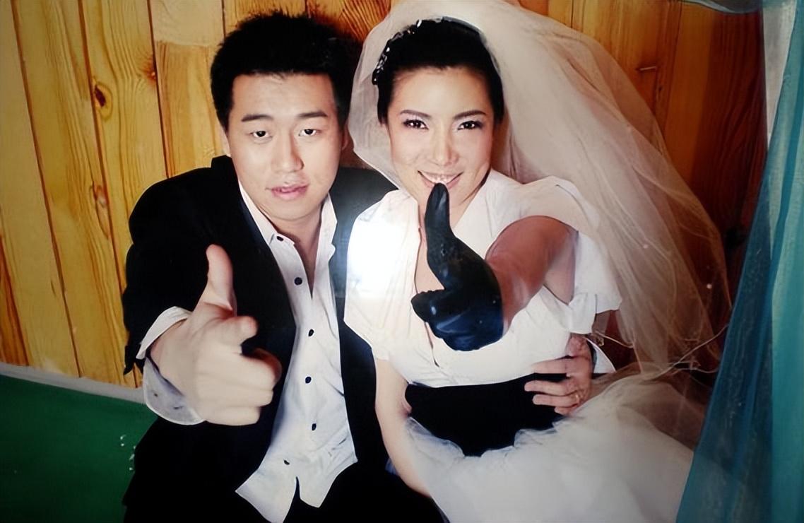 原来,早在北京奥运会之前,同为奥运冠军的庞伟已经和杜丽相恋,但当时