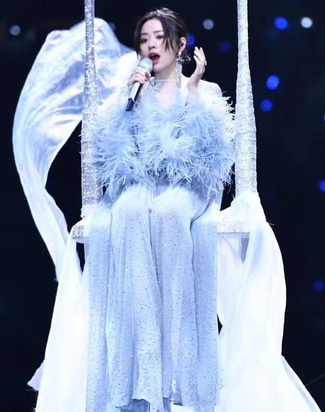 回顾张靓颖与冯珂相爱15年被骗走6亿离婚4年后让前夫高攀不起