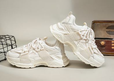 这款百元左右的白色老爹鞋,才是春天"常青树",不仅好搭还显高