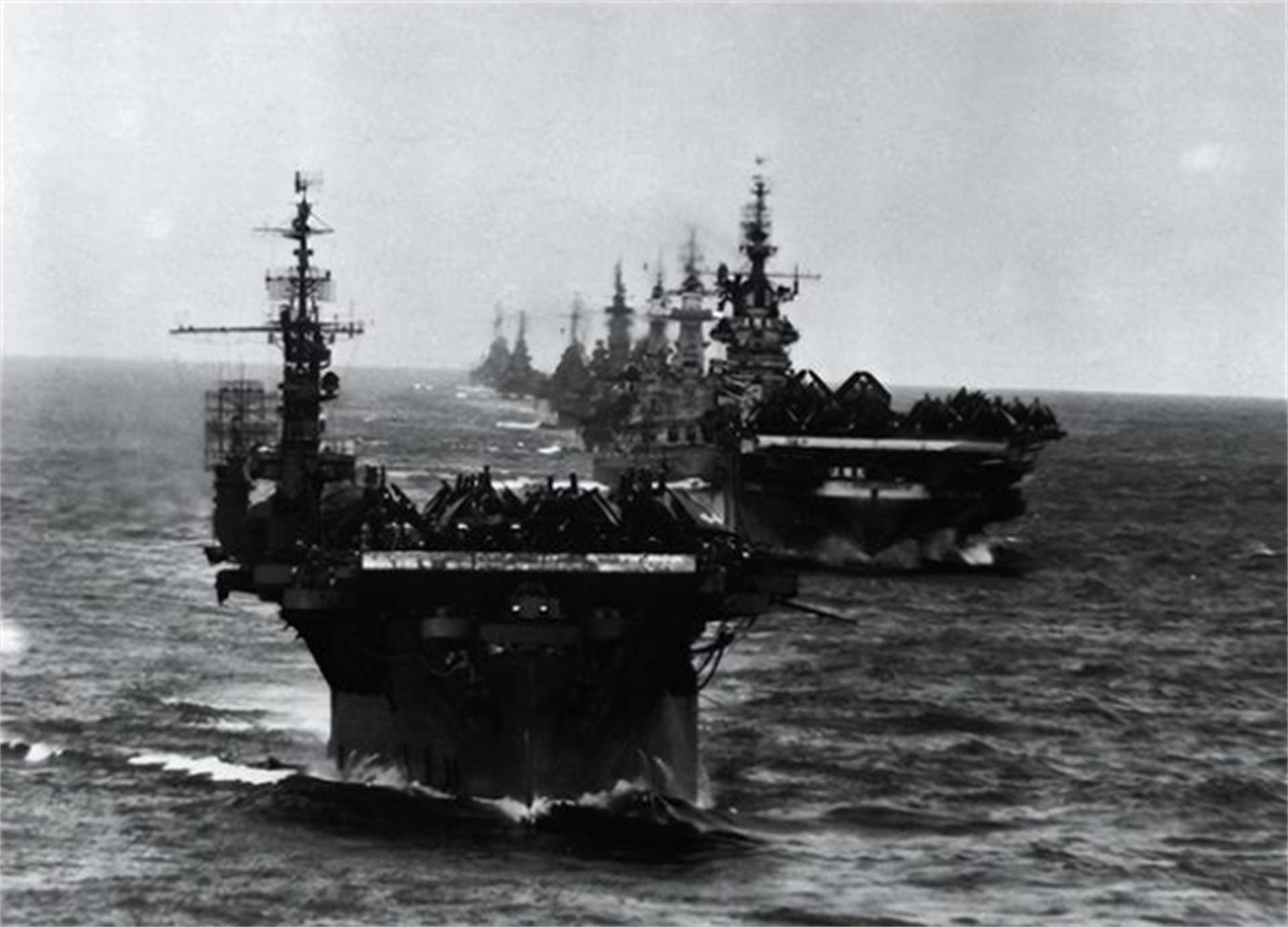 一架隶属于英国国泰航空公司的dc-4型号客机从新加坡出发,在飞机抵达