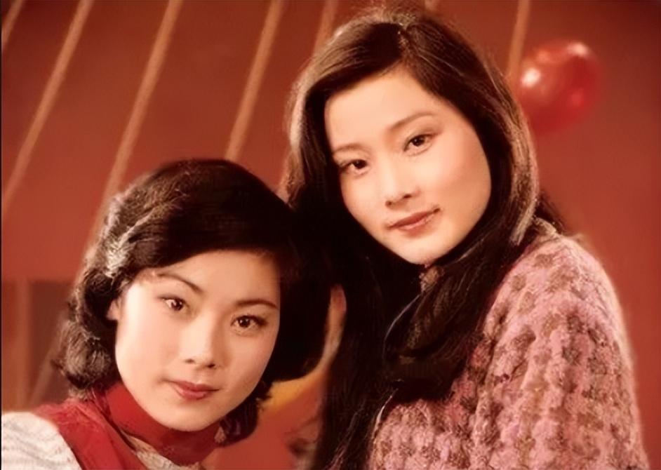 回顾何赛飞丈夫是老师的儿子恩爱40年无绯闻高龄产子有遗憾