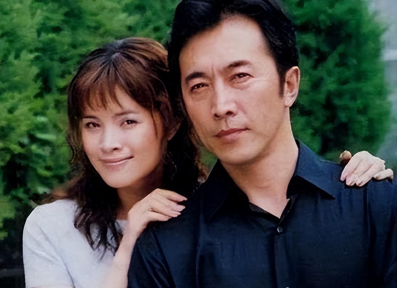 回顾演员郑晓宁50岁被爆婚外恋老年得子两度离婚至今孤身一人
