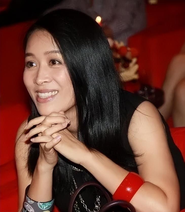 回顾好男人孟桐39岁娶未婚生子的那英用爱治愈继子半生