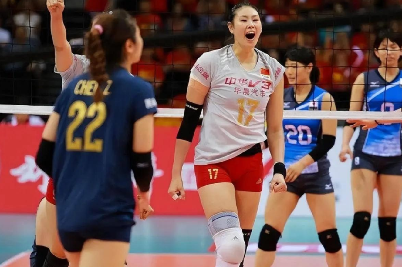 回顾名将颜妮退役后与魏秋月新疆旅游展现大长腿36岁依然单身