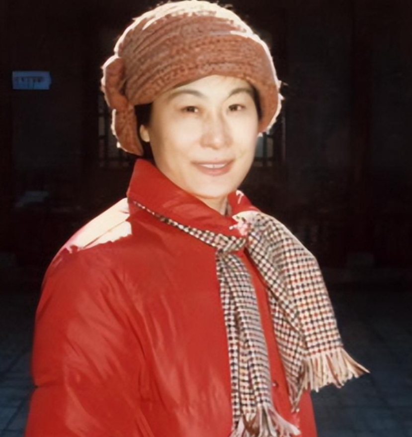 回顾京剧名家裴艳玲5岁登台9岁成名47岁再婚嫁给年迈恩师