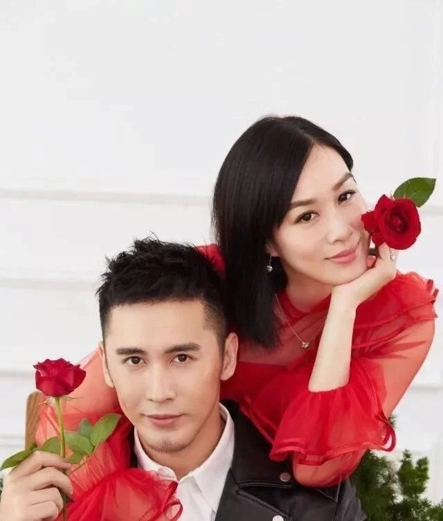 回顾张伦硕娶大12岁钟丽缇与3继女没隔阂一家五口很幸福