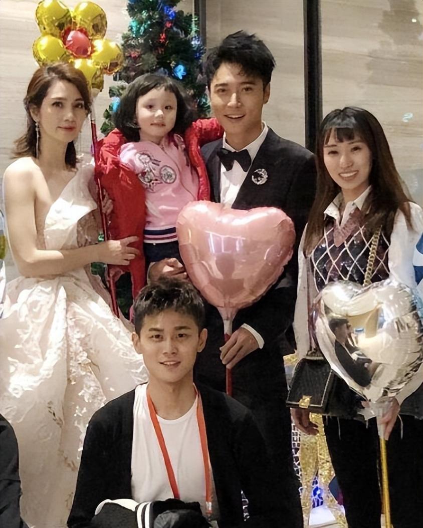 洪欣八年遇四位渣男为爱生下一子后嫁给张丹峰如今过得如何