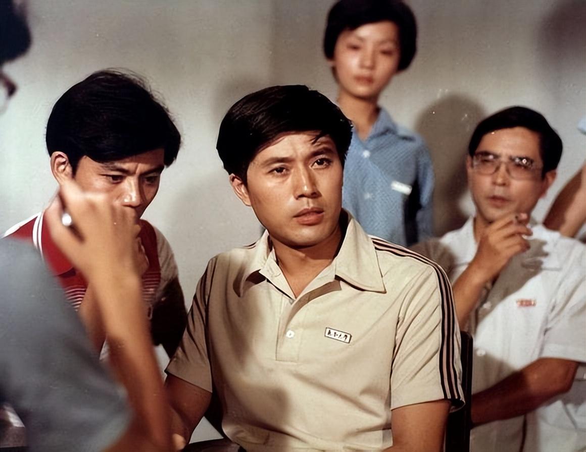 却遭到了反对,王伟平便继续在厂里工作,但是想要当演员的想法久久不能