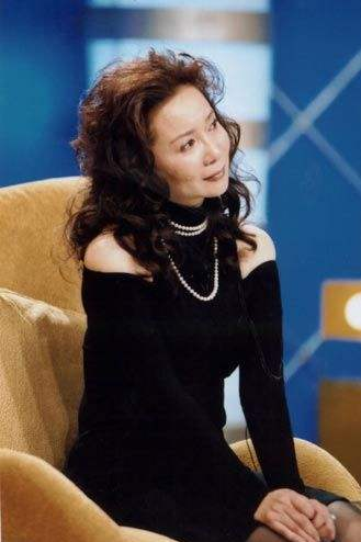 回顾蔡明之子丁丁36岁还未婚是蔡明的骄傲也是她的心病