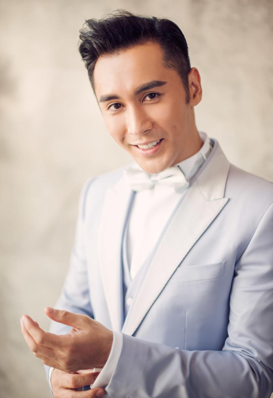 回顾张伦硕:娶大12岁钟丽缇,与3继女没隔阂,一家五口很幸福