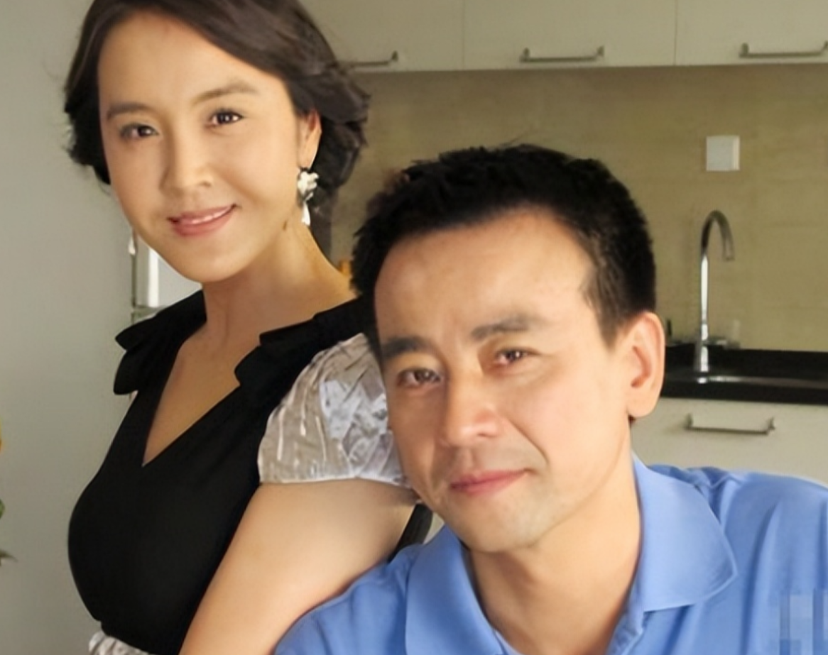 回顾演员罗钢娶小23岁郝蕾伴娇妻战胜遗传病48岁终老来得子