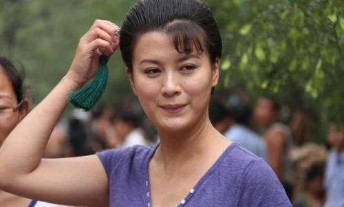 李小珂这才放下了芥蒂接受了父亲再婚的事实.