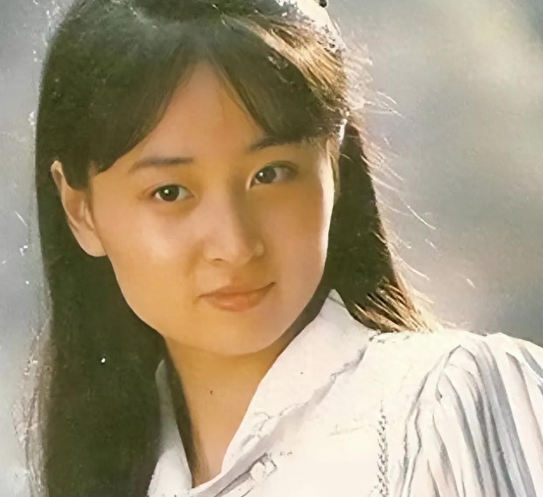 回顾于莉是张艺谋的梦中情人却情路坎坷如今60岁依旧单身