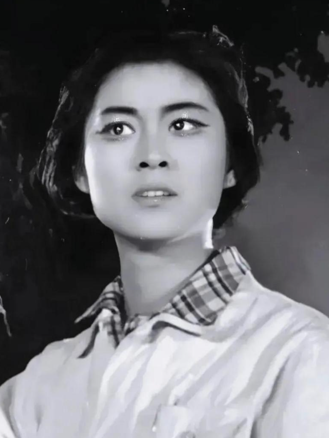 回顾倪萍苍老憔悴依然忙坚决不移民担心继子的婚恋