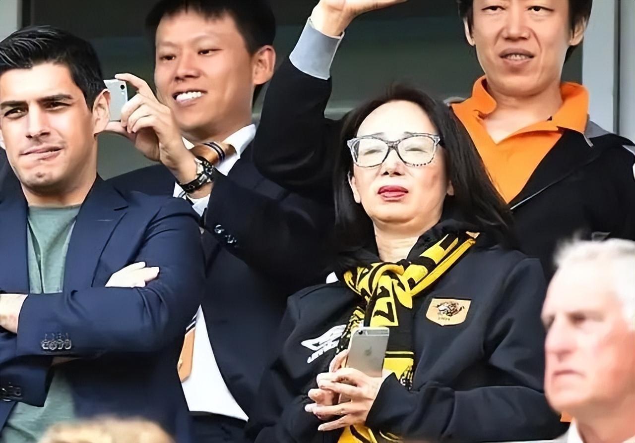 戴秀丽1963年出生,是黑龙江哈尔滨人,父母都是普通的工薪阶层.