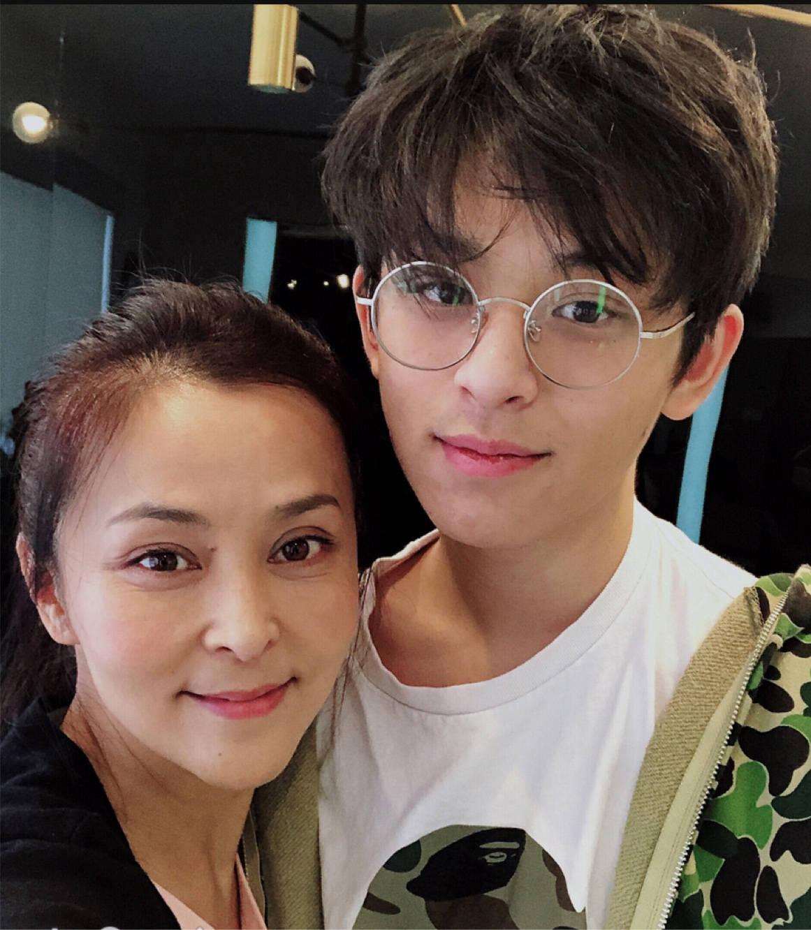 回顾许云帆娶黄志忠前妻何音和继子处成朋友结婚至今无子