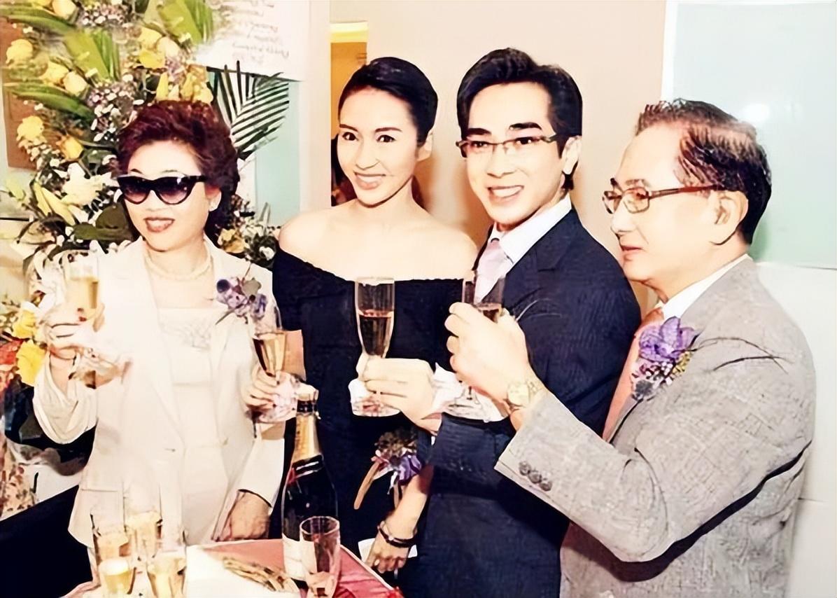 回顾赵敏黎姿37岁嫁残疾丈夫41岁生三胎如今她怎样了