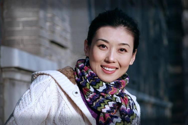 回顾主持人李红低调工作20年却被造谣嫁入豪门她做错了什么