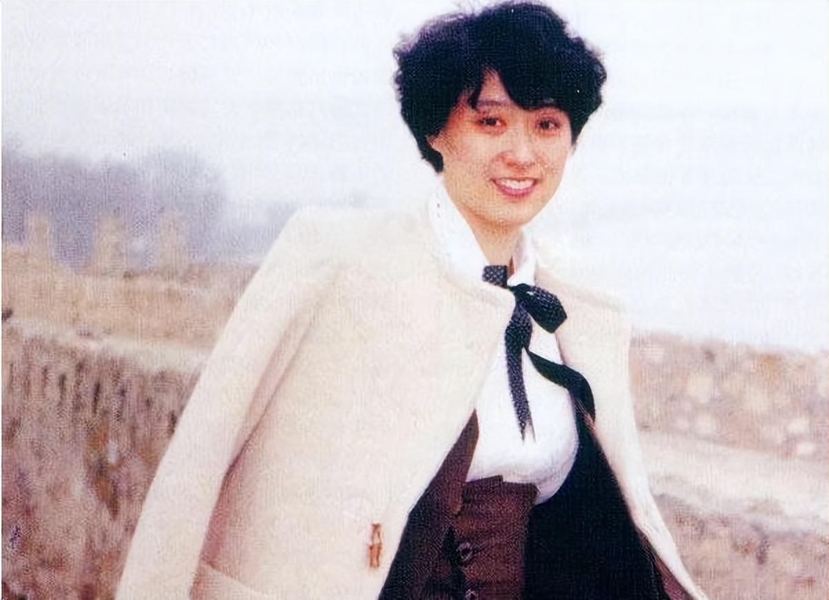 回顾红极一时的汪嘉伟离婚又再婚导演儿子是我的心痛与骄傲