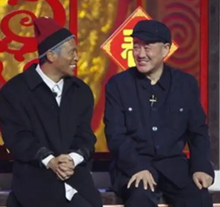 宋晓峰的表演很精彩,赵本山一眼就看中了他,于是就让助理要来了他的