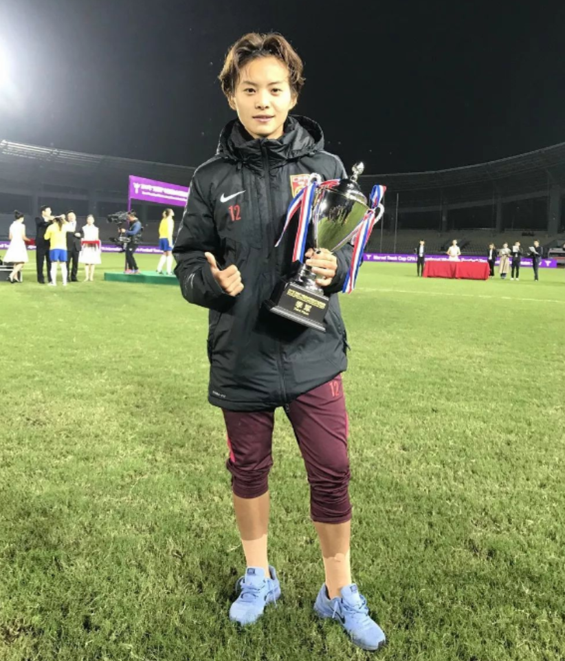 回顾中国女足王霜5岁时被抛弃17岁母亲离世辉煌背后是心酸