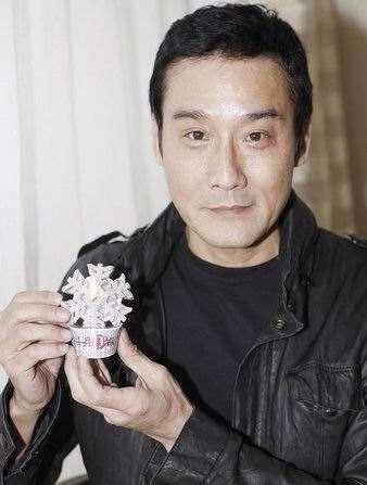 回顾梁家辉风光背后是对妻女的愧疚支持14岁女儿恋爱不怕吃亏