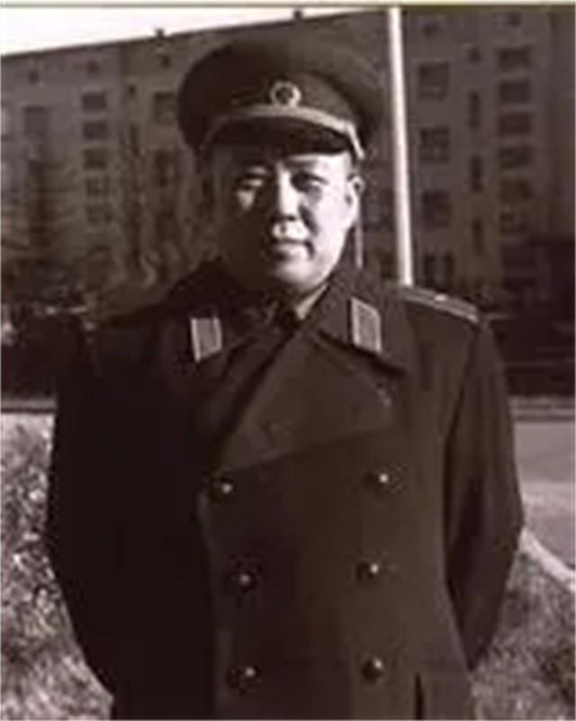 开国少将生了9个女儿选女婿有1准则必须是党员要爱党爱国