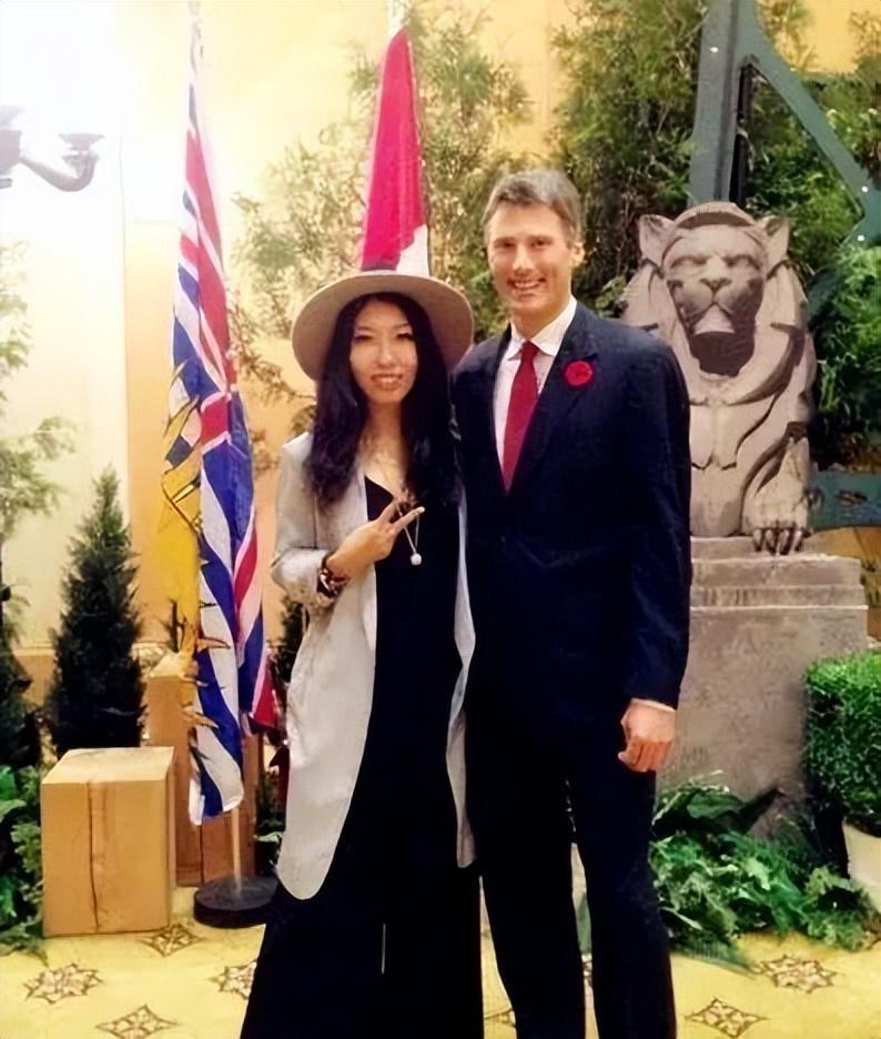 身处异国他乡,曲婉婷并未专注于学业,反而因对母亲为其选择的商科学业