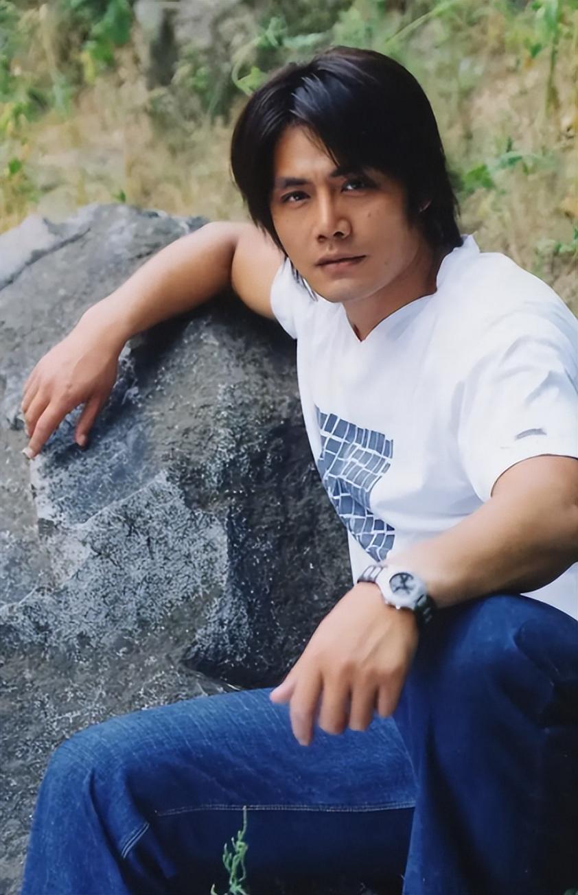 回顾悲惨人生李钰因方瑜走红33岁不幸离世为汪雨穿婚纱下葬