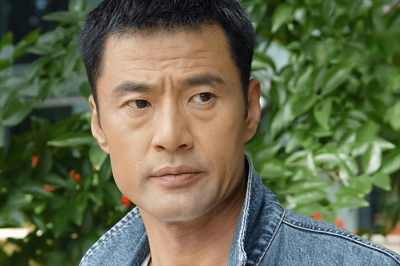 回顾于荣光一生洁身自好为何到了63岁妻子坚持要和他离婚