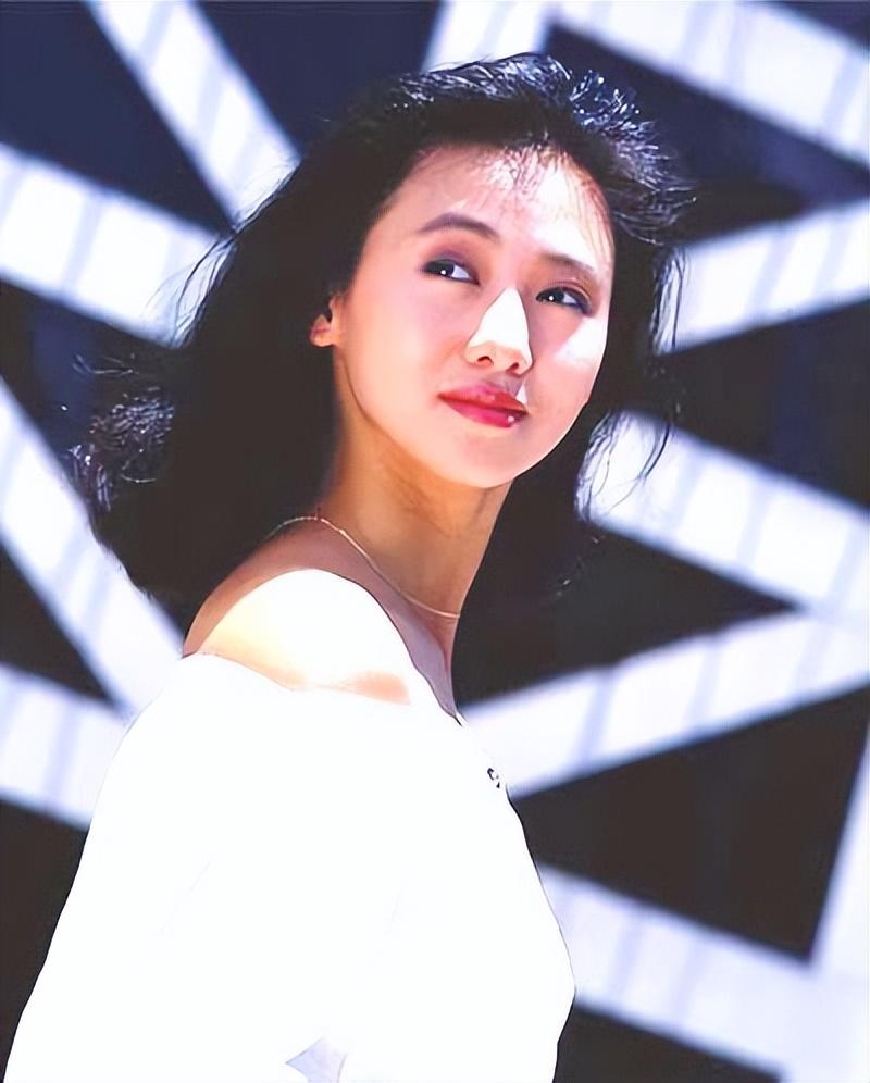 回顾翁虹受不了香港豪门婚姻的摧残余生不负小3岁的老公