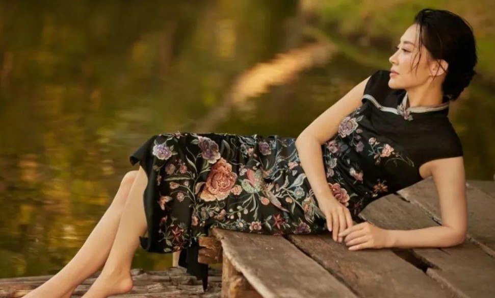 回顾尤勇智二婚娶圈外人结婚22年无子女全家人把她宠成宝