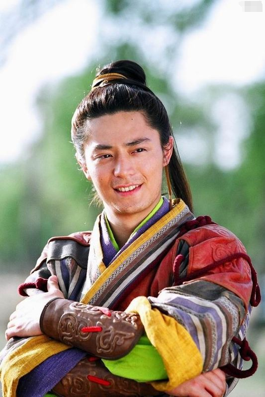 第一次被霍建华惊艳,是《仙剑三》中的徐长卿.一身白衣,仙风道骨.