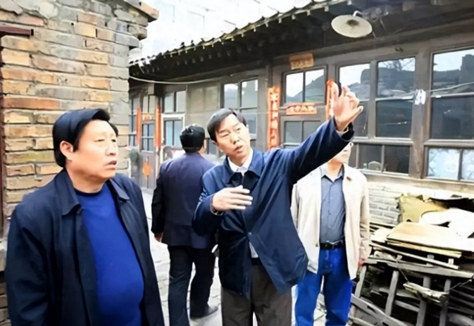 1958年11月,耿彦波出生在山西和顺县的一户农村家庭,和那个时代大多数