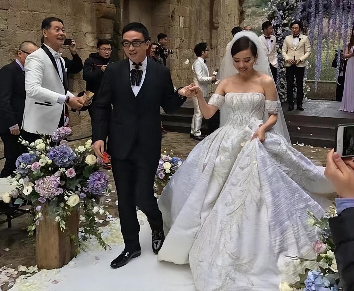 回顾张靓颖:与冯珂相爱15年被骗走6亿,离婚4年后让前夫高攀不起