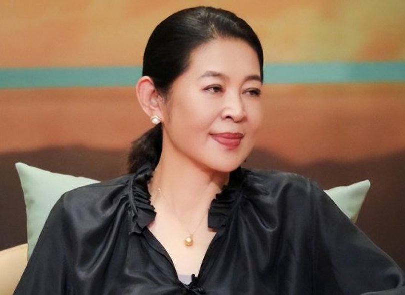 回顾倪萍苍老憔悴依然忙坚决不移民担心继子的婚恋