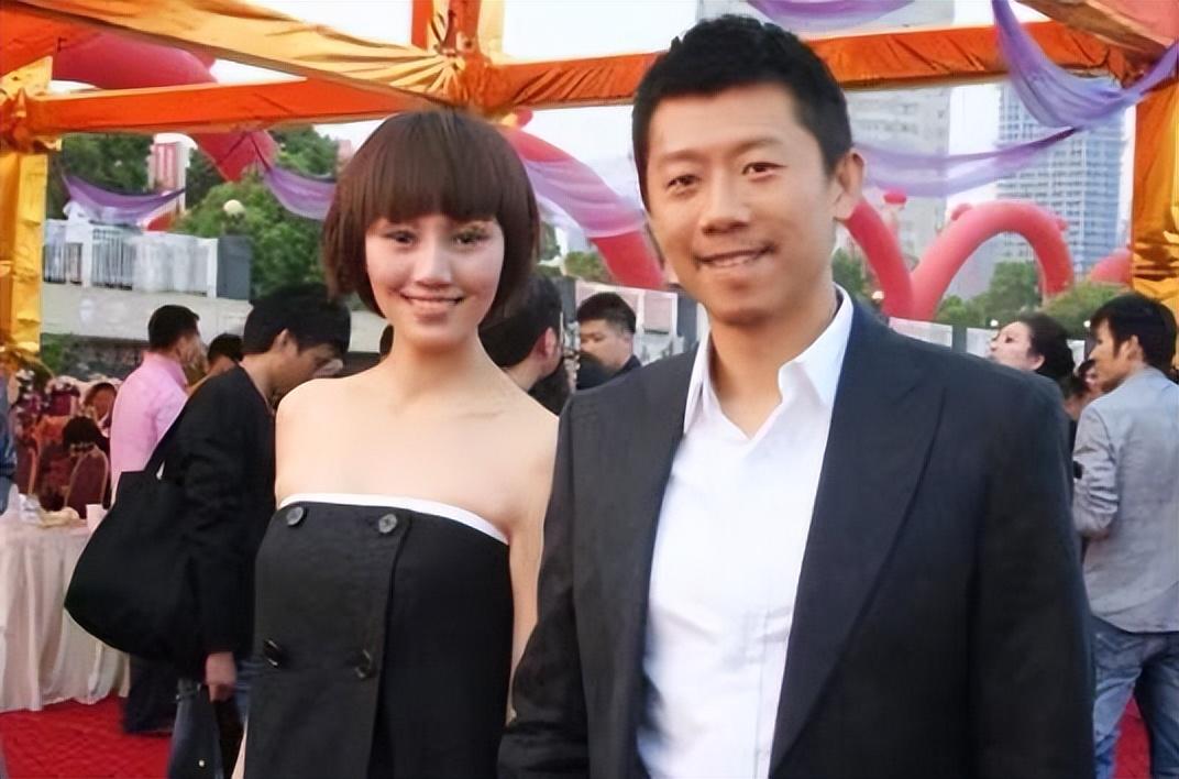 回顾夏雨结婚不请父亲婚后与母亲明算账妻子袁泉为他感到心疼