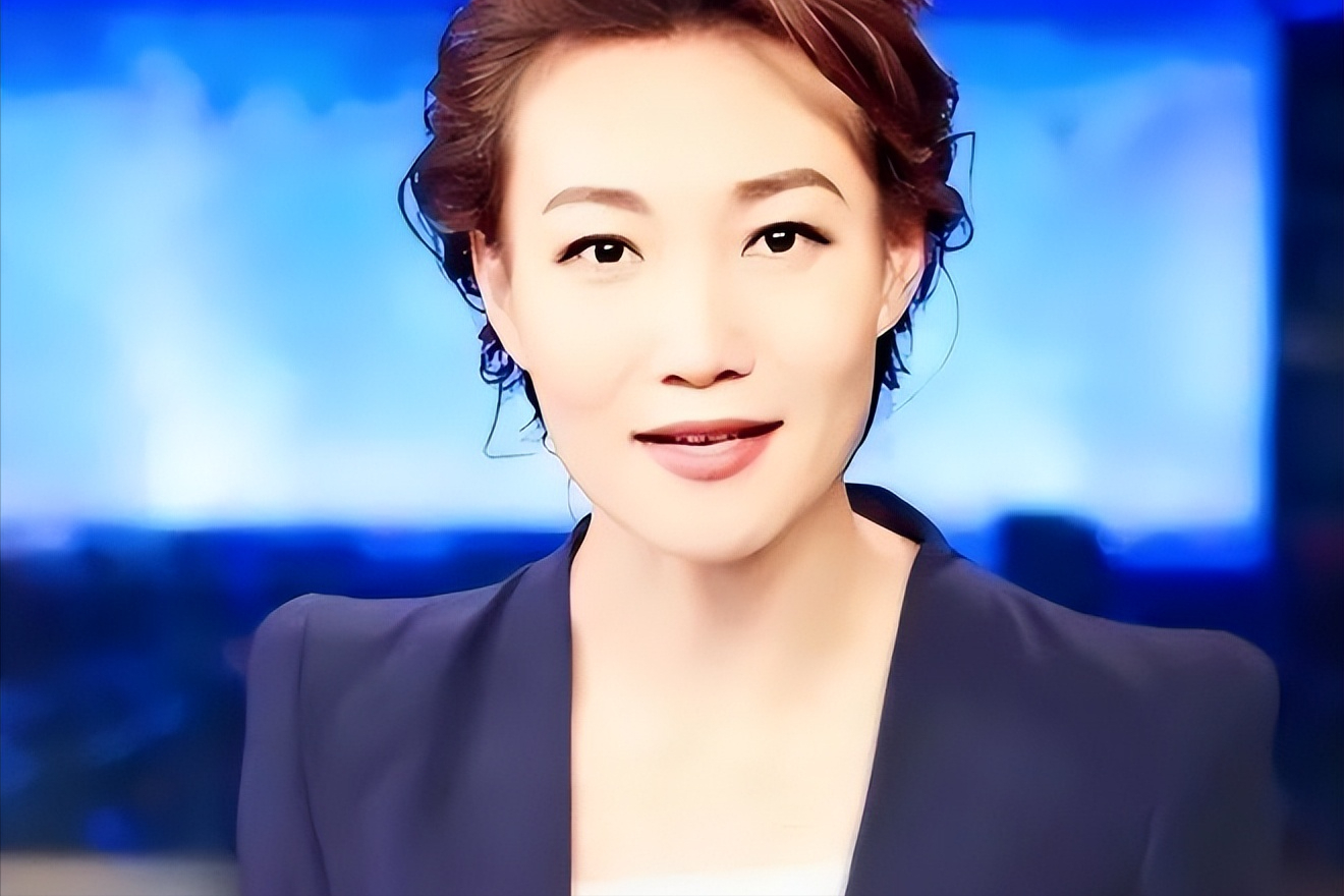 央视主持李梓萌贷款上班20年戴假发出镜真实面目让人惊讶