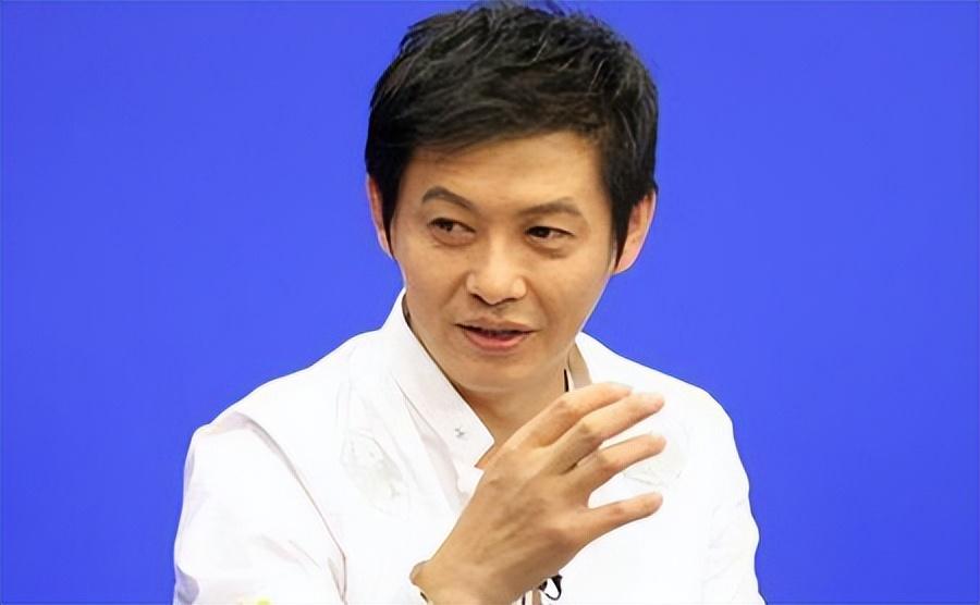 转行做演员,这一年程前已经34岁,之前也没有任何做演员的经验,他的