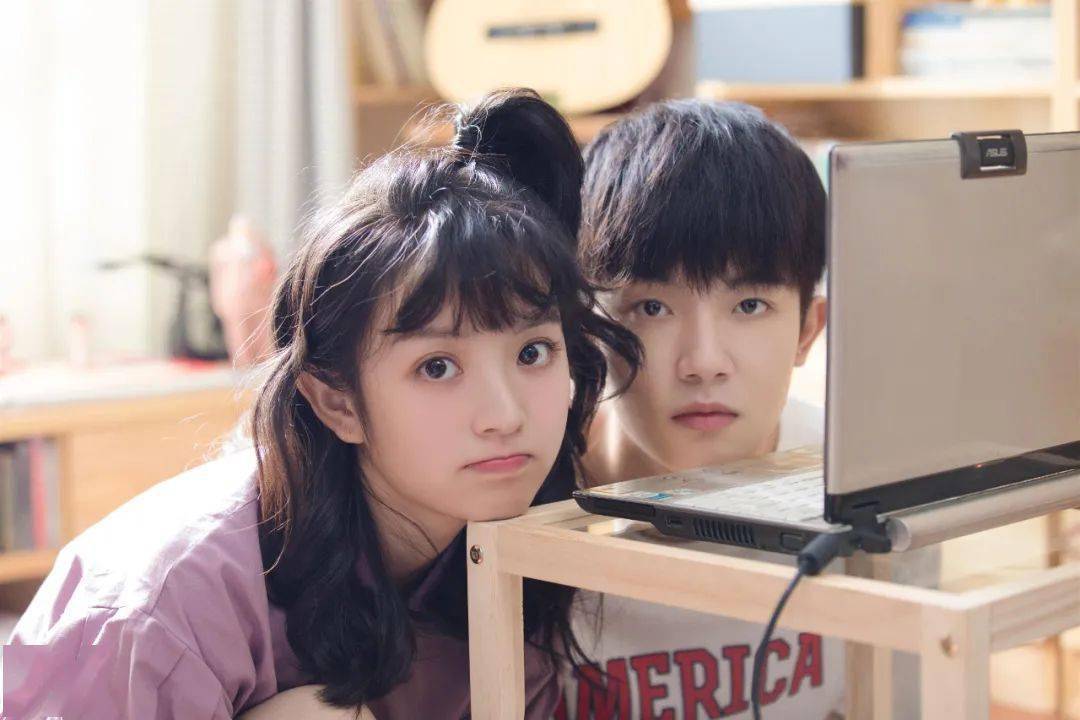 沉迷电竞说到电竞,娱乐圈大多明星都对此多多少少有点兴趣,但还谈不上