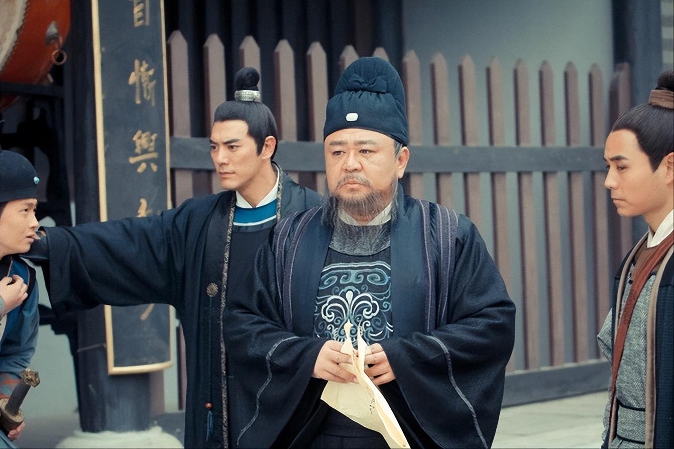 不过后来在这个系列大火的时候钱雁秋和制片产生冲突,两人因为观念的
