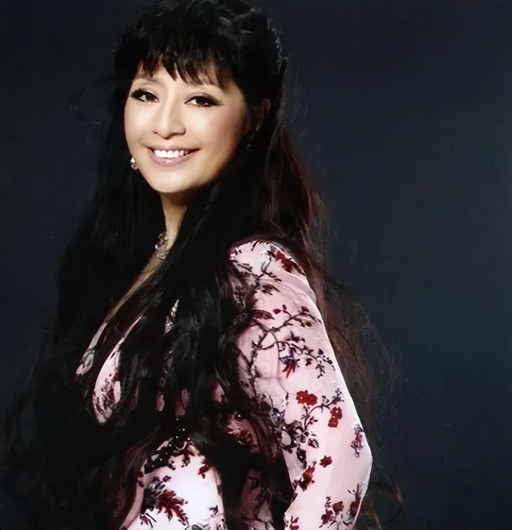 回顾殷秀梅结婚时就想离婚二婚被法国老公捧手心66岁无儿无女