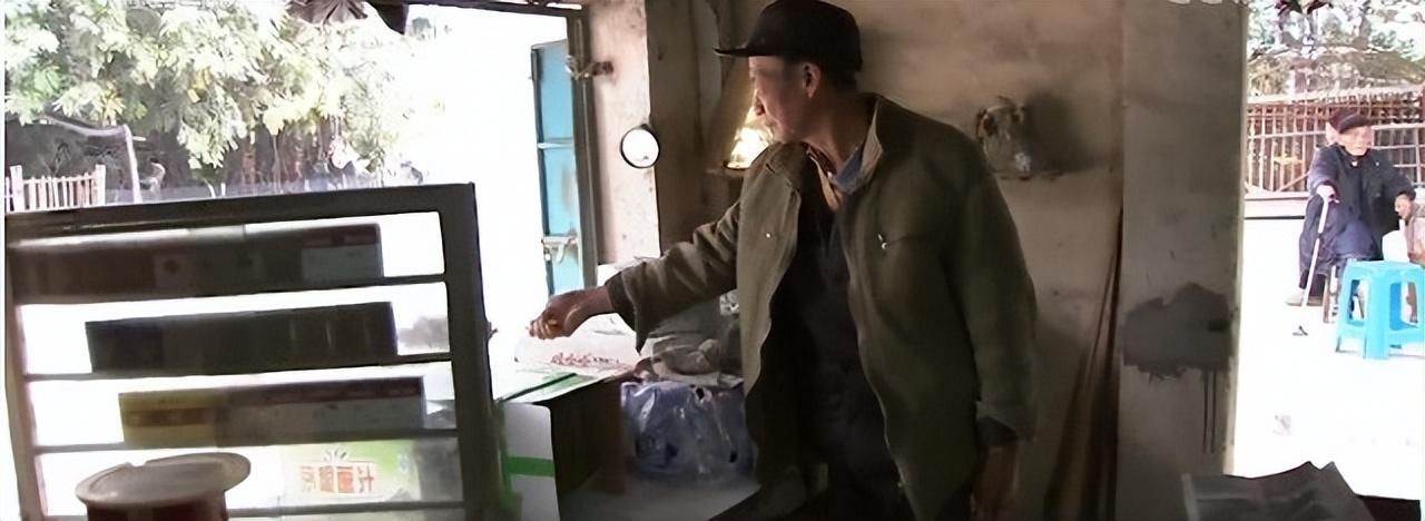 他摸向了身侧的床位,已经空无一人,连忙喊着:"妹泽子,妹泽子(南康方言