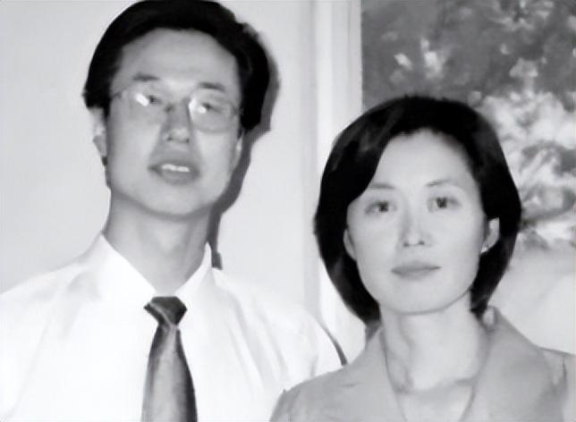 回顾敬一丹幼年时撑起家生日那天母亲离世丈夫帮我走出阴影