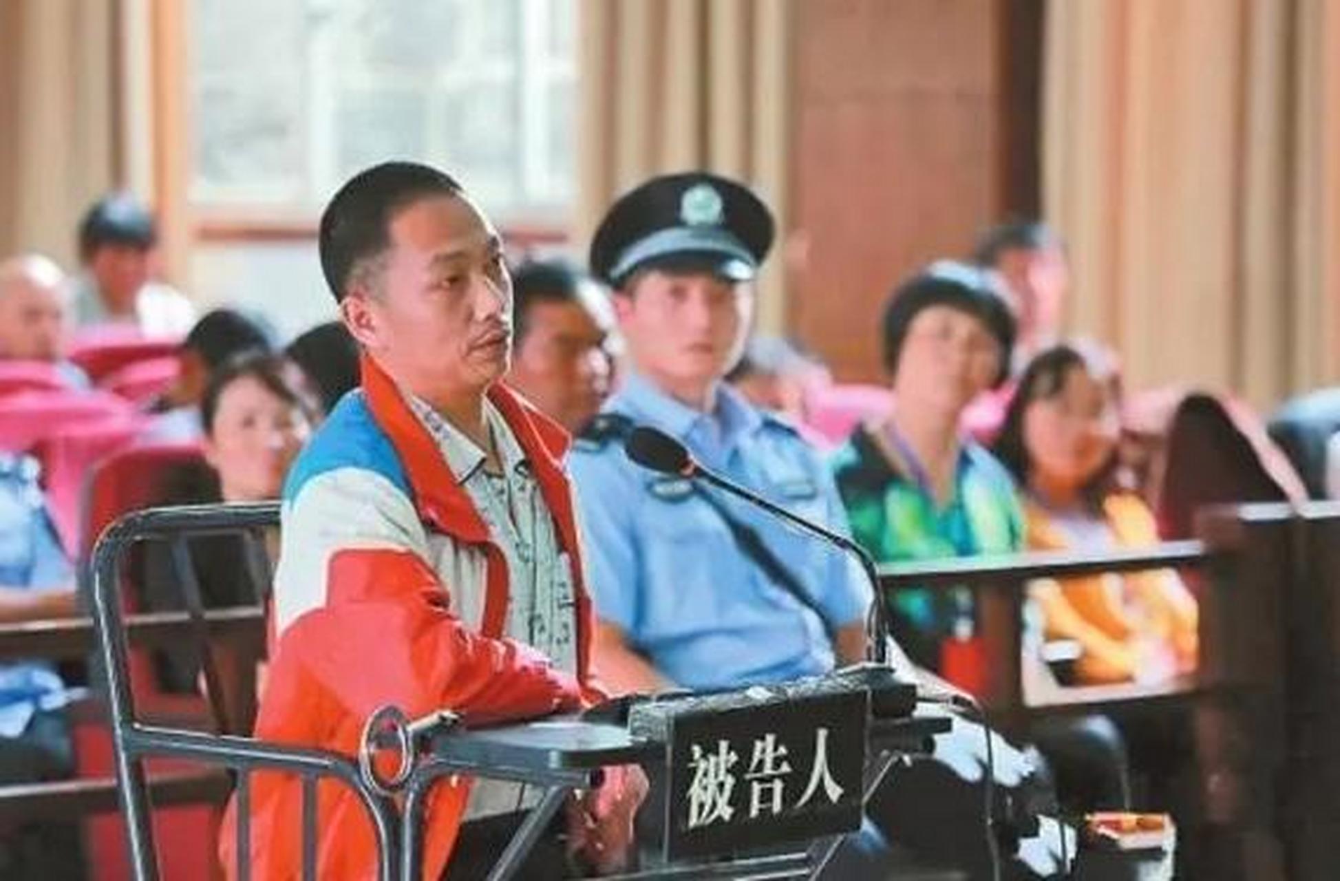 云南腾冲县发生一起因妻子同时出轨3人而引发的血案.