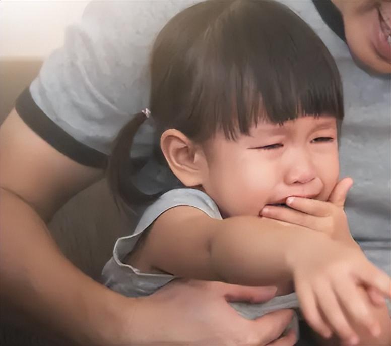 早早的就出门了,出门前他嘱咐黄小荣今天什么都不要干,在家带好孩子