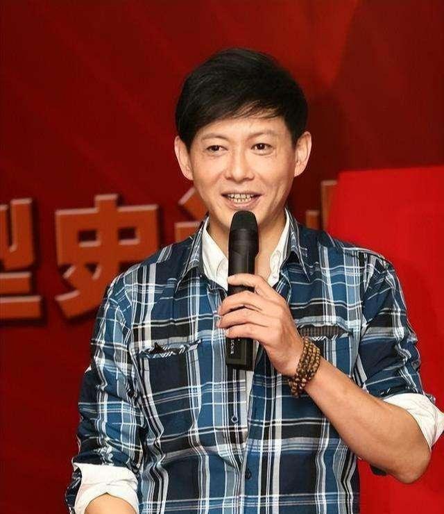 回顾央视一哥程前离婚后和董卿同居5年他的身世比婚姻还曲折